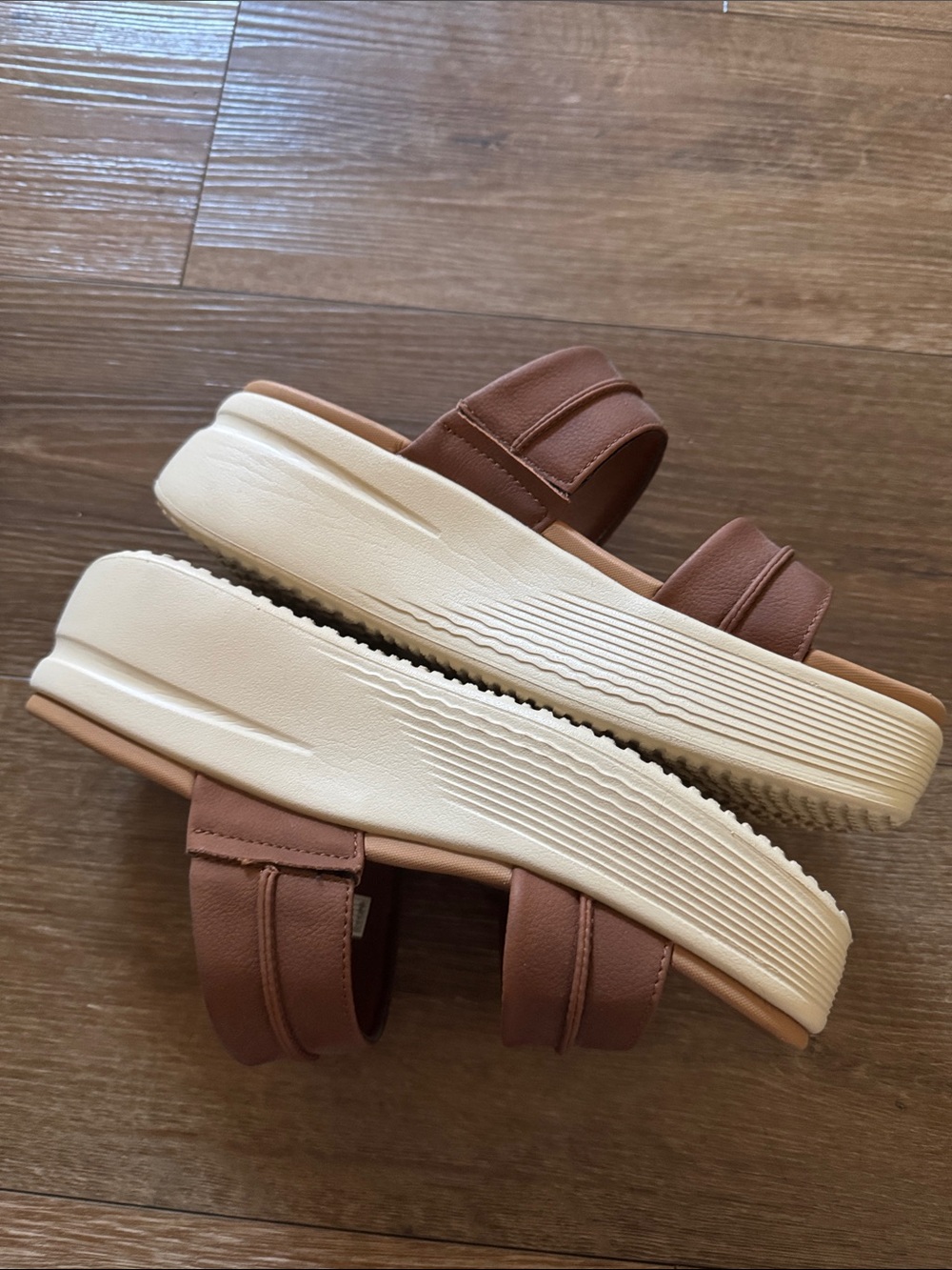Hey Dude women’s brown strap sandals size 9 - Picture 3 of 8